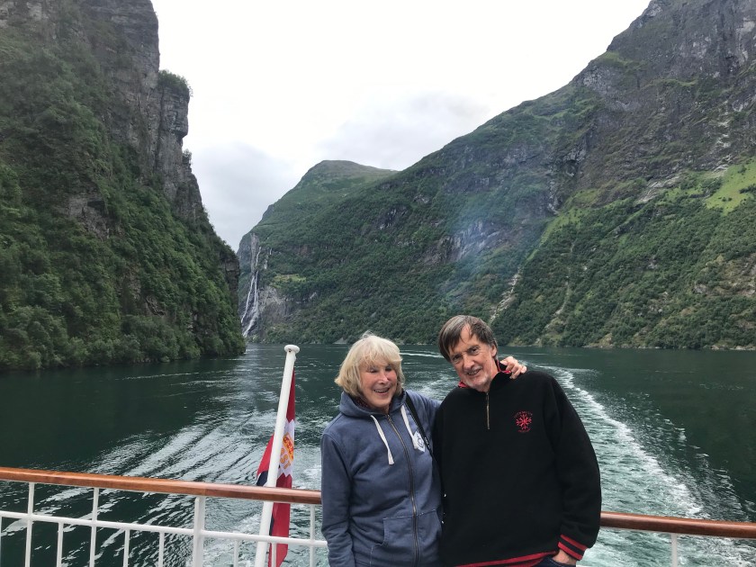 wnxT71FgSby4WSk5zU0Wfw